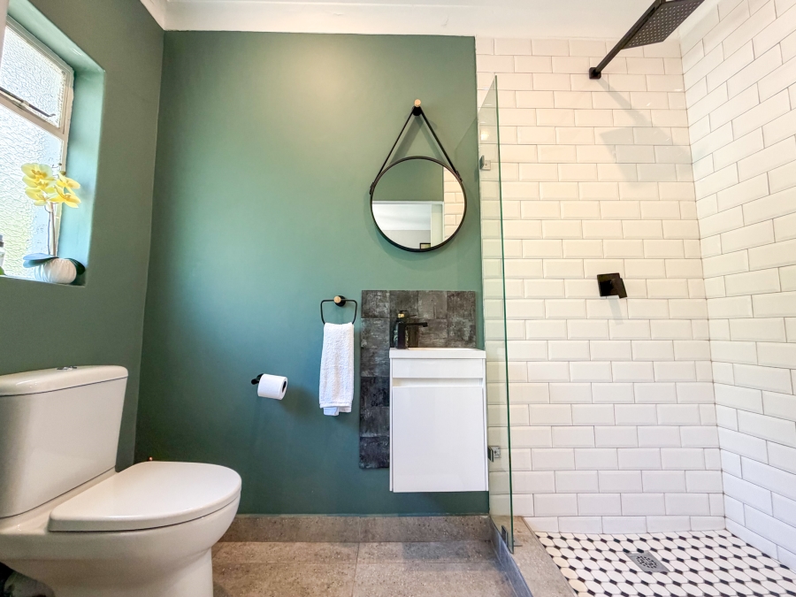 1 Bedroom Property for Sale in Vredehoek Western Cape